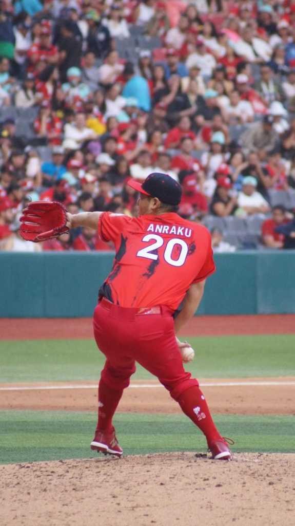 DIABLOS ROJOS “APALEAN” EN LA FIESTA DEL “STAR WARS”
