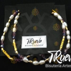 Collar de perlas, swarovski y chapa