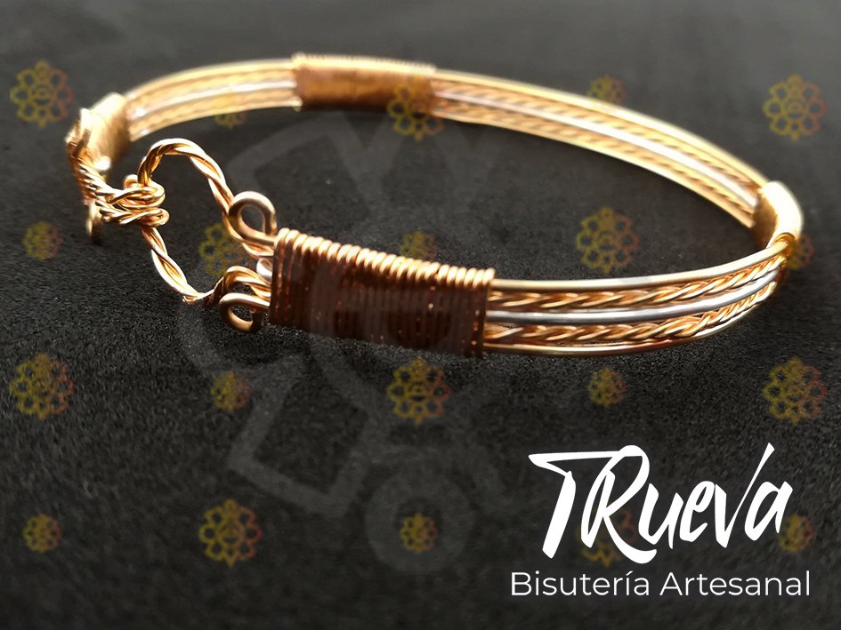 Brazalete de 7 hilos, dorado y centro plateado con broche - Image 3