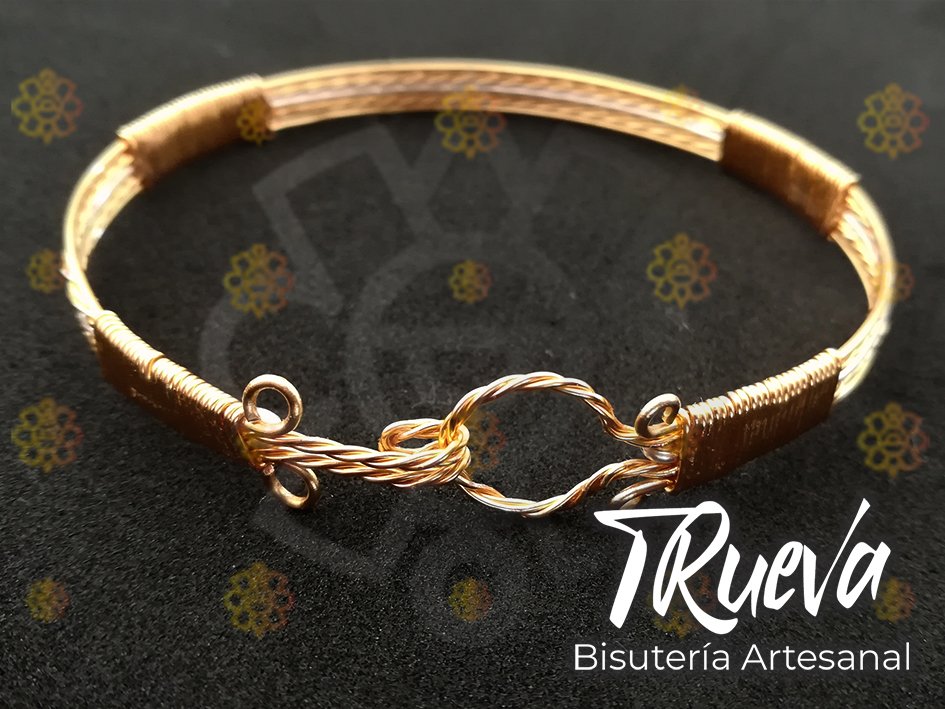 Brazalete de 7 hilos, dorado y centro plateado con broche - Image 4