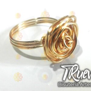 Anillo dorado y plateado de rosa