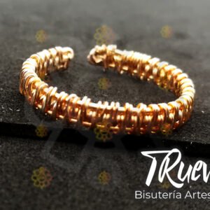 Anillo tramado dorado ajustable