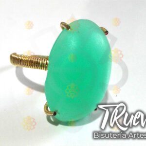 anillo dorado con piedra aqua