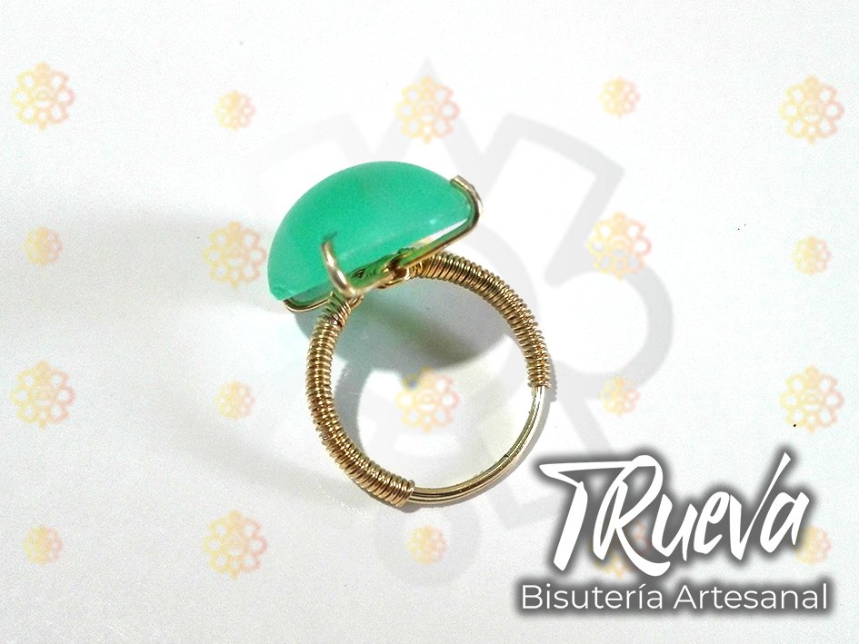 anillo dorado con piedra aqua - Image 3