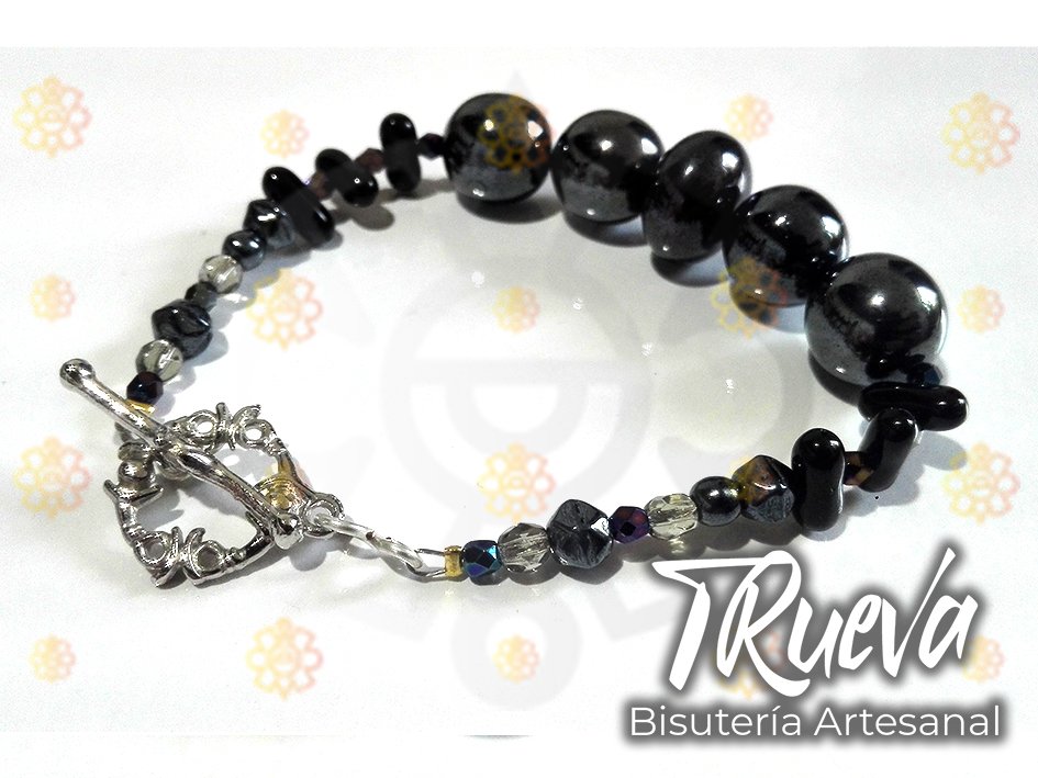 Pulsera con perlas negras y abalorios - Image 2