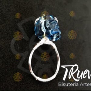 Anillo de calavera de cristal