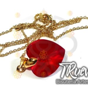 Dije de corazón de cristal rojo