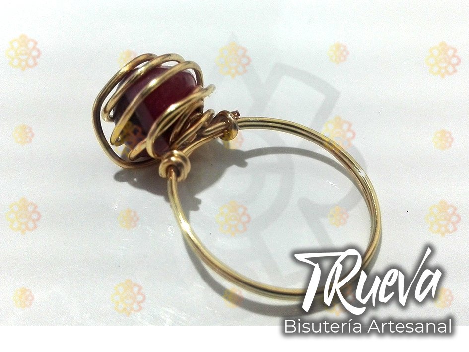 Anillo espiral y cuarzo rosa