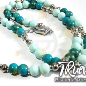 Collar de perlas acrílicas color celeste y turquesa