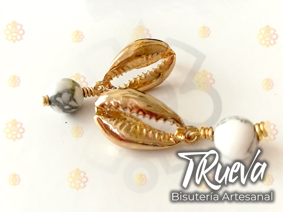 Pendientes chapa de oro caracol y piedra howlite - Image 2