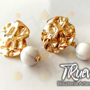 Pendientes chapa de oro con piedra howlite blanca