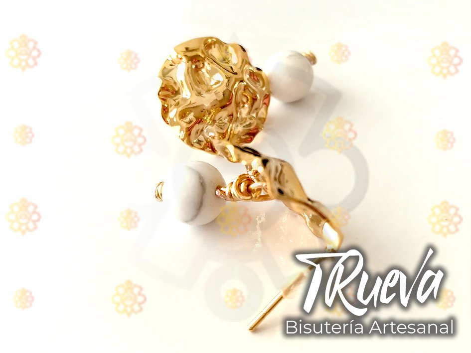 Pendientes chapa de oro con piedra howlite blanca - Image 3