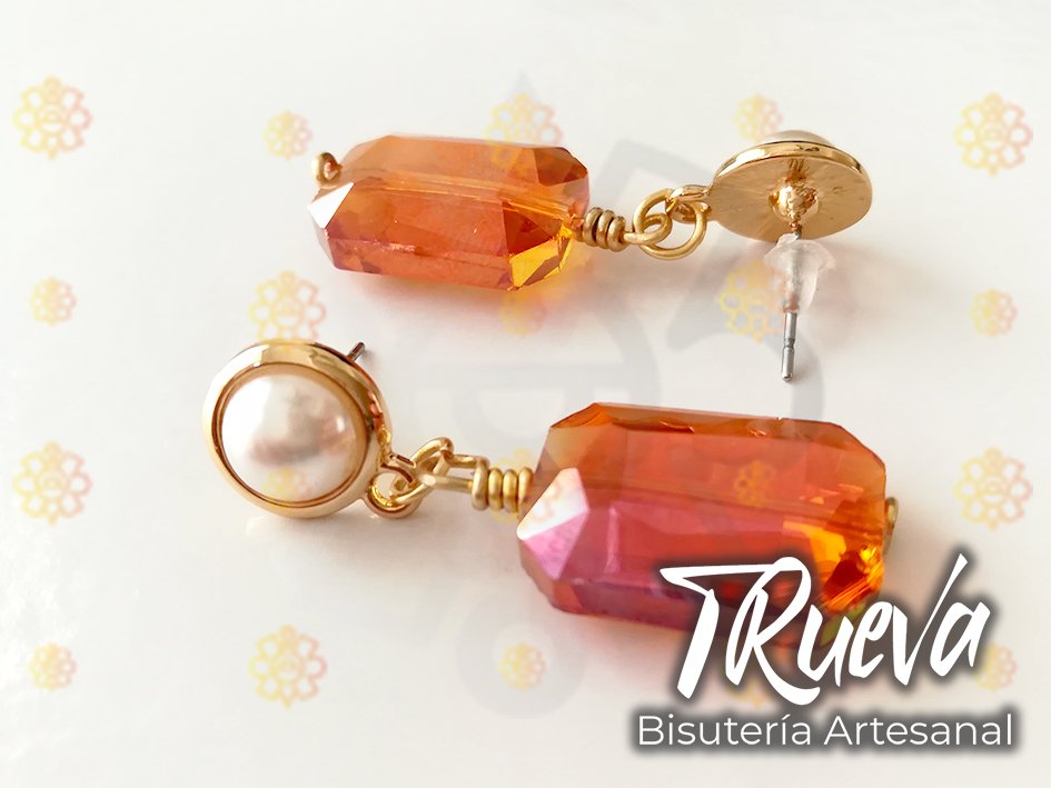 Pendientes chapa de oro y perla con cristal de color - Image 2