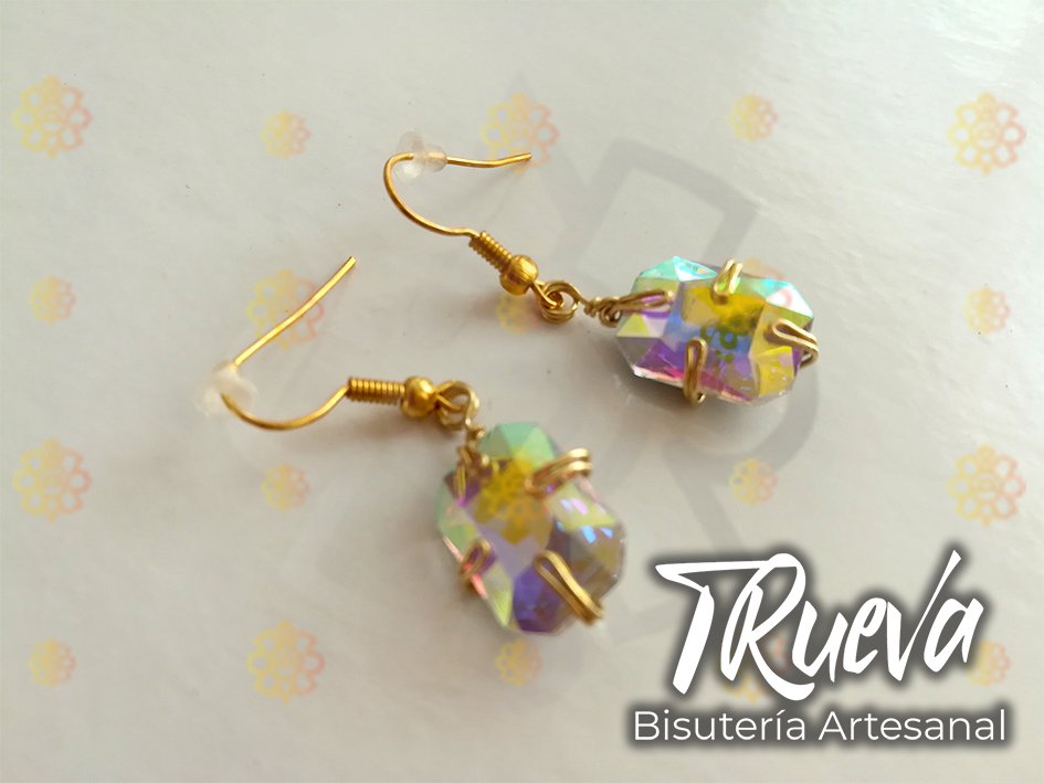 pendientes dorados con cuenta de cristal imitación diamante de color