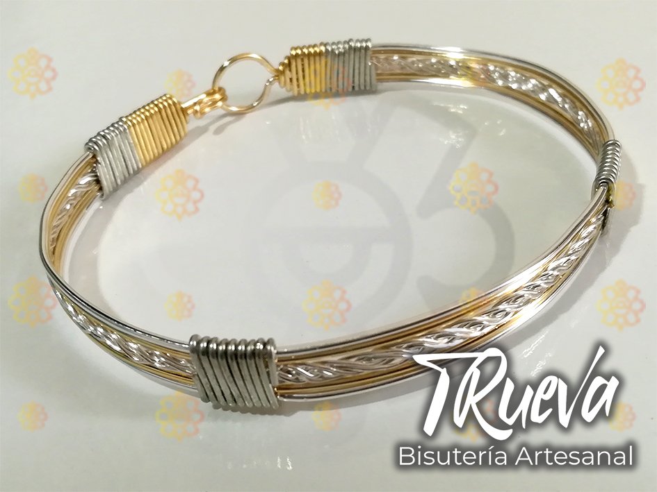 01 - Brazalete TRueba trenzado tipo C dorada y plateado artesanal