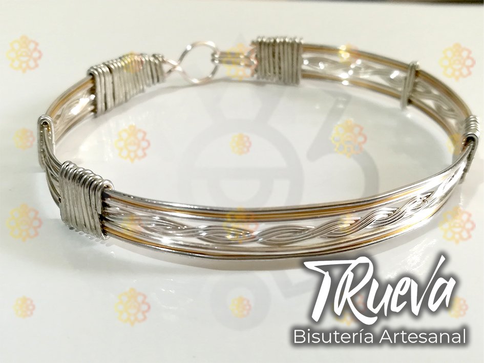 02 - Brazalete TRueba trenzado tipo B plateado con dorado artesanal