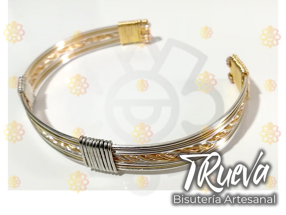 05 - Brazalete TRueba trenzado tipo C abierto plateado con dorado artesanal - Image 2