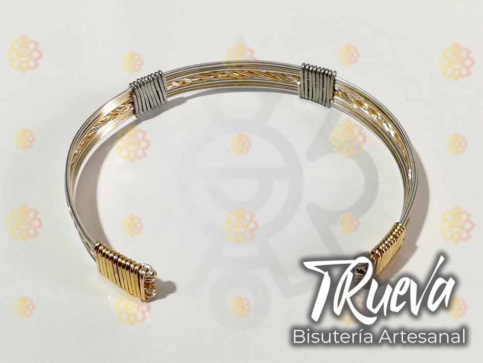 05 - Brazalete TRueba trenzado tipo C abierto plateado con dorado artesanal - Image 3