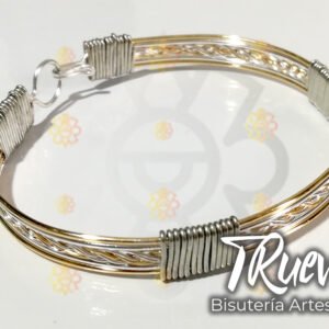 06 - Brazalete TRueba trenzado tipo C dorada con plateado artesanal