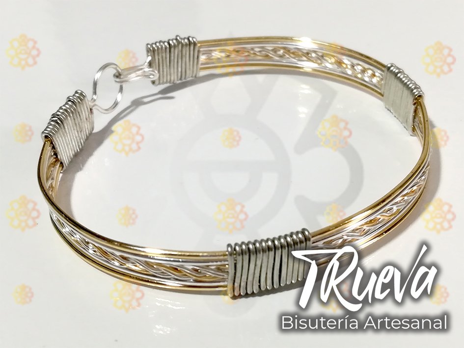 06 - Brazalete TRueba trenzado tipo C dorada con plateado artesanal